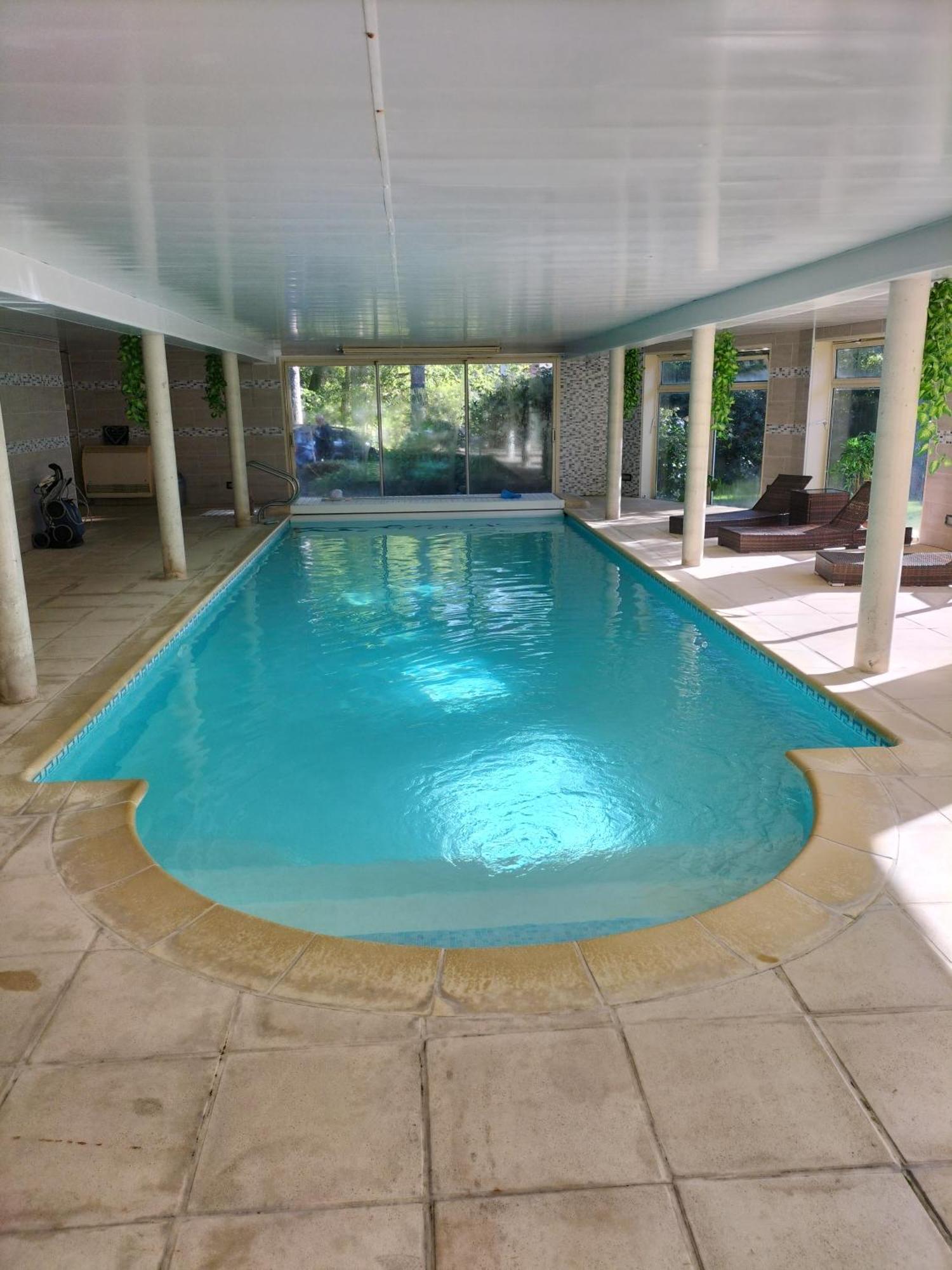 Au Charme Du Lac Espace Bien Etre Et Piscine Chauffe Proche Parc Et Restaurant Du Casino Forges-les-Eaux Exteriör bild