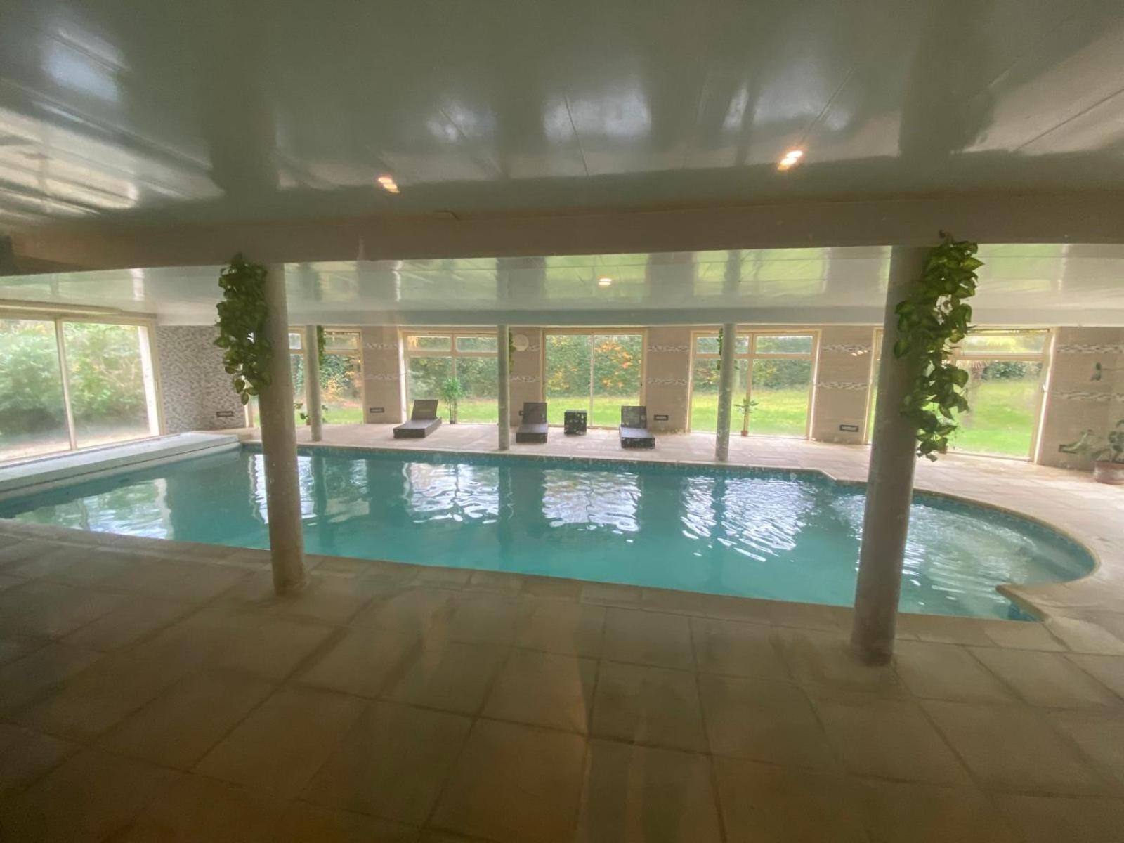 Au Charme Du Lac Espace Bien Etre Et Piscine Chauffe Proche Parc Et Restaurant Du Casino Forges-les-Eaux Exteriör bild