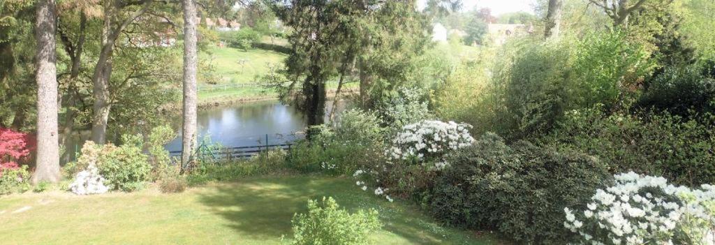 Au Charme Du Lac Espace Bien Etre Et Piscine Chauffe Proche Parc Et Restaurant Du Casino Forges-les-Eaux Exteriör bild