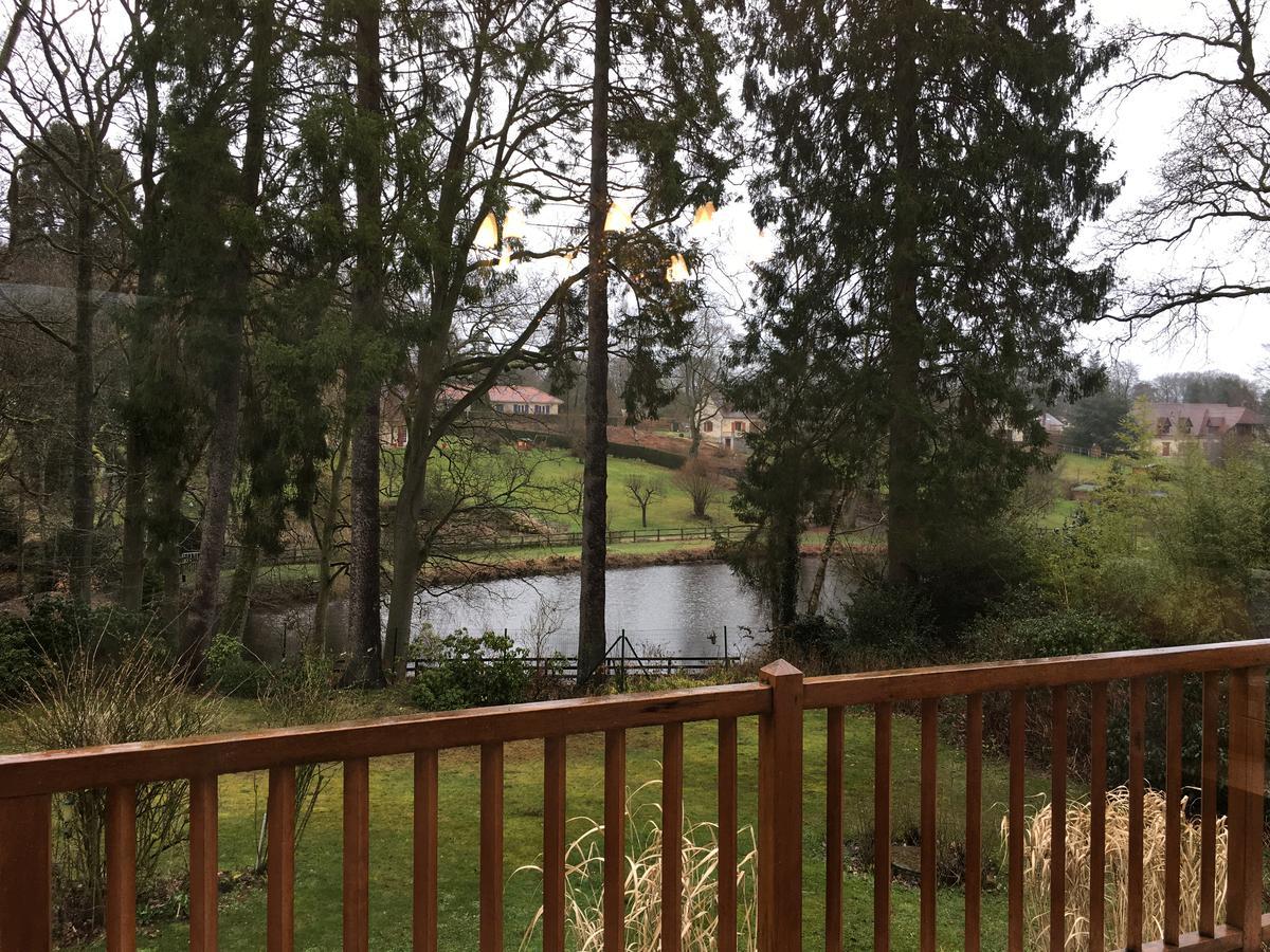 Au Charme Du Lac Espace Bien Etre Et Piscine Chauffe Proche Parc Et Restaurant Du Casino Forges-les-Eaux Exteriör bild